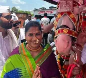 छाया कदम ने दूसरी बार नंगे पैर पूरी की 20 किमी की वारी, नौवारी साड़ी में दिखीं वारकरियों संग