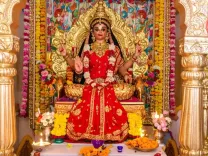 क्या लखनी देवी मंदिर के दर्शन से धन संबंधी समस्याएं दूर होती हैं?