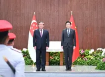 ली छ्यांग ने सिंगापुर के प्रधानमंत्री लॉरेंस वोंग के साथ वार्ता की