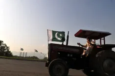 Pakistan LNG supply risk: Hormuz threat spurs energy security push