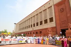 लोकसभा में विपक्ष का हंगामा: पश्चिम एशिया संकट पर सरकार की चुप्पी पर उठे सवाल