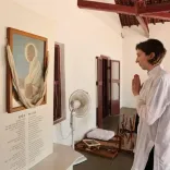 क्या लंदन में गांधी प्रतिमा से छेड़छाड़ ने वैश्विक अहिंसा संदेश को चुनौती दी?