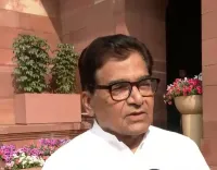 एलपीजी सिलेंडर की कमी पर विपक्ष का केंद्र सरकार पर कड़ा प्रहार