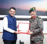 Lt Gen Rajesh Pushkar calls on CM Fadnavis in Mumbai