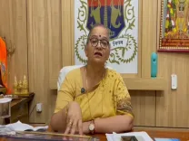 Is Lucknow Mayor Shushma Kharakwal Raising Concerns About Unreliable Civic Officials?