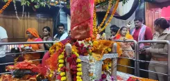 महाअष्टमी पर मां अलोपशंकरी शक्तिपीठ में उमड़े लाखों श्रद्धालु, भोर से देर रात तक दर्शन-पूजन