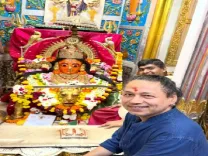 क्या मां अंबा के चरणों में समर्पित दिखे सिंगर कैलाश खेर?