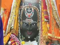 सोमवार को बाबा महाकाल के दरबार में उमड़ी भक्तों की संख्या, चंद्र धारण कर सजे बाबा