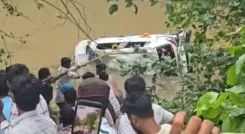 आगर मालवा में बगलामुखी दर्शन को गई कार नाले में बही, 3 बच्चों समेत 8 श्रद्धालुओं की मौत
