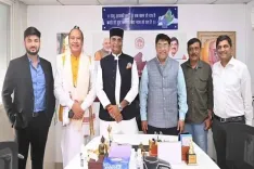 क्या मध्य प्रदेश में पद्मश्री अगुस इंद्रा उदायना ने मंत्री विश्वास कैलाश सारंग से भेंट की?