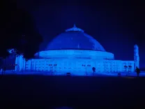 क्या मध्य प्रदेश के सांची में विश्व बाल दिवस पर 100 इमारतें ब्लू लाइट से रोशन हुईं?