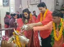 महाकालेश्वर मंदिर में मोनालिसा और विक्रांत सिंह राजपूत का दर्शन, बोले — 'बाबा का बुलावा आए बिना कोई नहीं पहुँच सकता'