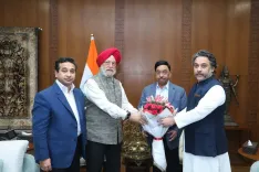 नितेश राणे ने सोनोवाल से मांगी सागरमाला 2.0 परियोजनाओं को प्राथमिकता, गेटवे जेट्टी शुल्क घटाने की भी अपील