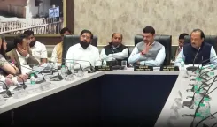 क्या सीएम फडणवीस ने पीएमआरडीए बैठक में नदी सफाई और मेट्रो लाइन-3 को गति दी?