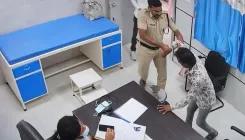 वर्धा: आरोपी ने PHC में महिला डॉक्टर को जड़ा थप्पड़, CCTV में कैद; डॉक्टरों की सुरक्षा पर बड़ा सवाल
