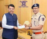 क्या नासिक पुलिस ने बाढ़ पीड़ितों के लिए मुख्यमंत्री सहायता निधि में 5 लाख रुपए का योगदान दिया?