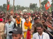 क्या <b>निरहुआ</b> सभी धर्मों का आदर करते हैं पर <b>हिंदुओं</b> का अपमान नहीं सहन करेंगे?