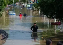 Malaysia: Six killed, 130,000 displaced in floods 