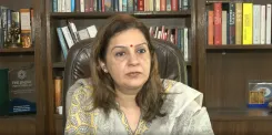 प्रियंका चतुर्वेदी का खड़गे विवाद पर बयान: 'राजनीति में भाषा का स्तर गिर रहा है, परिवार को न घसीटें'