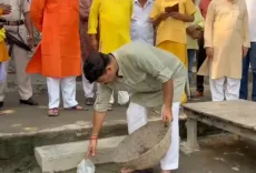 क्या मनोज तिवारी ने वजीराबाद छठ घाट का निरीक्षण किया और स्वच्छता में भाग लिया?