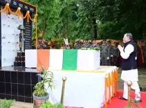 नक्सली हमले में शहीद जवान को सीआरपीएफ मुख्यालय में दी गई अंतिम विदाई, राज्यपाल बोले-'व्यर्थ नहीं जाएगी शहादत'