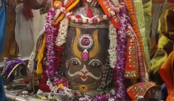 उज्जैन: आषाढ़ कृष्ण तृतीया पर बाबा महाकाल की भव्य भस्म आरती, मस्तक पर श्री राम नाम और वैष्णव तिलक