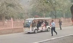 राष्ट्रपति द्रौपदी मुर्मु का गोवर्धन दौरा: गोल्फ कार्ट से 7 कोस की परिक्रमा