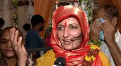 मथुरा में जन्माष्टमी 2025: कृष्ण जन्मभूमि पर उमड़ा भक्तों का सैलाब, मंगला आरती में हजारों शामिल