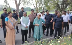 मथुरा में राज्यपाल ने छात्रों की रचनात्मक वॉल पेंटिंग्स का किया अवलोकन, दिए दिशा-निर्देश