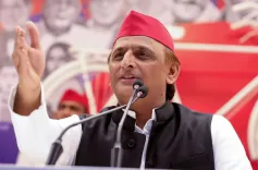 मथुरा सपा कार्यालय में जिलाध्यक्ष को थप्पड़: दो नेता और 17 कार्यकर्ता पार्टी से निष्कासित
