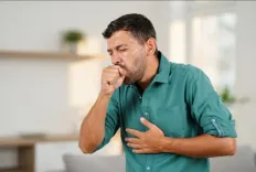 मौसम में परिवर्तन के साथ सूखी खांसी बढ़ने के उपाय जानें