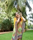 क्या मीनाक्षी शेषाद्रि ने अपनी पुरानी फिल्म 'लवर बॉय' के टाइटल सॉन्ग को याद किया?