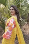 मीनाक्षी शेषाद्रि ने रिक्रिएट किया '90s का रोमांटिक गाना 'बहुत जताते हो, चाह हमसे'