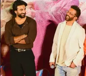 क्या मीजान-जावेद जाफरी से पहले बॉलीवुड फिल्मों में पिता-बेटे की जोड़ी ने किया अभिनय का जादू?