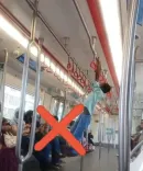 मेट्रो में खतरनाक स्टंट करते बच्चे का वीडियो, महा मुंबई मेट्रो ने चेताया