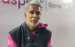 क्या मिलिंद सोमन के अनुसार गांव के लोग शहरों के मुकाबले ज्यादा फिट हैं?