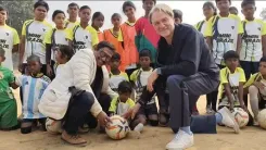 'मिनी ब्राजील' के नाम से मशहूर 'विचारपुर गांव' पहुंचे जर्मन कोच डाइटमार, फुटबॉल के प्रति जुनून से प्रभावित