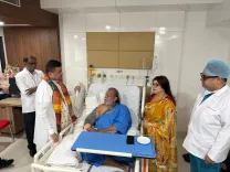 मिथुन चक्रवर्ती का सफल ऑपरेशन, सुवेंदु अधिकारी ने कोलकाता अस्पताल में की मुलाकात