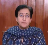 आतिशी का BJP पर तीखा हमला: दिल्ली महिलाओं के ₹2,500 का वादा एक साल बाद भी अधूरा