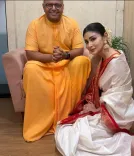 Mouni Roy meets Gaur Gopal Das on Janmashtami, calls talk 'cathartic'
