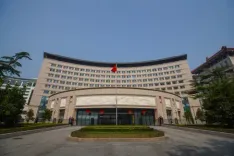 मोजाम्बिक की प्रधानमंत्री और आइसलैंड की राष्ट्रपति पेइचिंग पहुंचीं