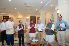 MP CM Mohan Yadav Witnesses MoU Between Vajpayee Governance Institute and IIWM