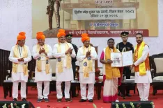 MP CM Office Tags Rashtrapati Bhavan, Governor in Official Post