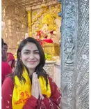 मृणाल ठाकुर ने श्रीमंत दगड़ूशेठ हलवाई गणपति मंदिर में बप्पा का दर्शन किया, जानिए इस मंदिर की अद्भुत विशेषताएँ