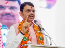 फडणवीस का बड़ा फैसला: मंत्रियों के काफिले आधे होंगे, सप्ताह में एक दिन सार्वजनिक परिवहन अनिवार्य