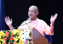 क्या सफाई कर्मचारी के साथ अप्रिय घटना पर 35 से 40 लाख रुपए देने की व्यवस्था करेंगे सीएम योगी?