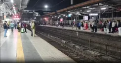 क्या मुंबई में मेगा ब्लॉक के कारण पश्चिमी रेलवे की लोकल सेवाएं प्रभावित हो रही हैं?