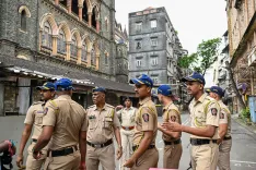 मुंबई में बम विस्फोट की धमकी: बीएसई, विधानभवन और हाईकोर्ट के लिए सुरक्षा बढ़ी