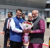 उपराष्ट्रपति सीपी राधाकृष्णन का मुंबई दौरा, मुख्यमंत्री फडणवीस ने किया स्वागत