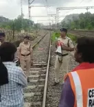 सेंट्रल रेलवे की चेतावनी: कलवा कार शेड और सिग्नल पर खड़ी ट्रेनों में चढ़ना खतरनाक व दंडनीय